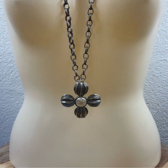 Vintage l 80s Givenchy Silver Pewter Floral Pearl Drop Chain Statement Necklace - Picture 4 of 11